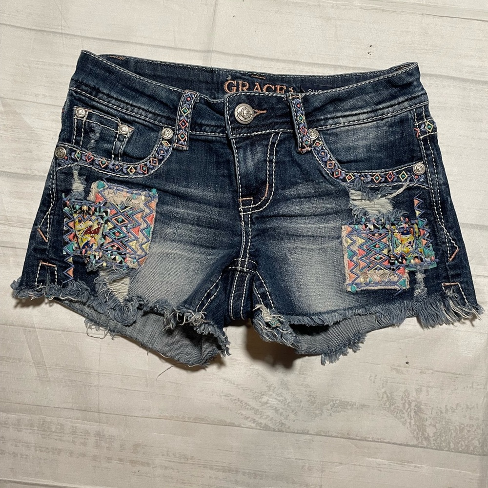 Grace in La denim jean shorts. Size 25.